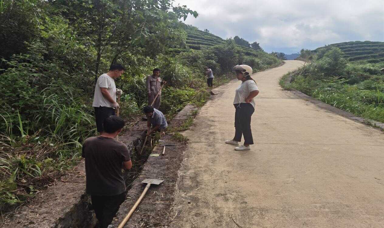 影山镇翁奇村：积极组织开展人居环境整治志愿服务活动