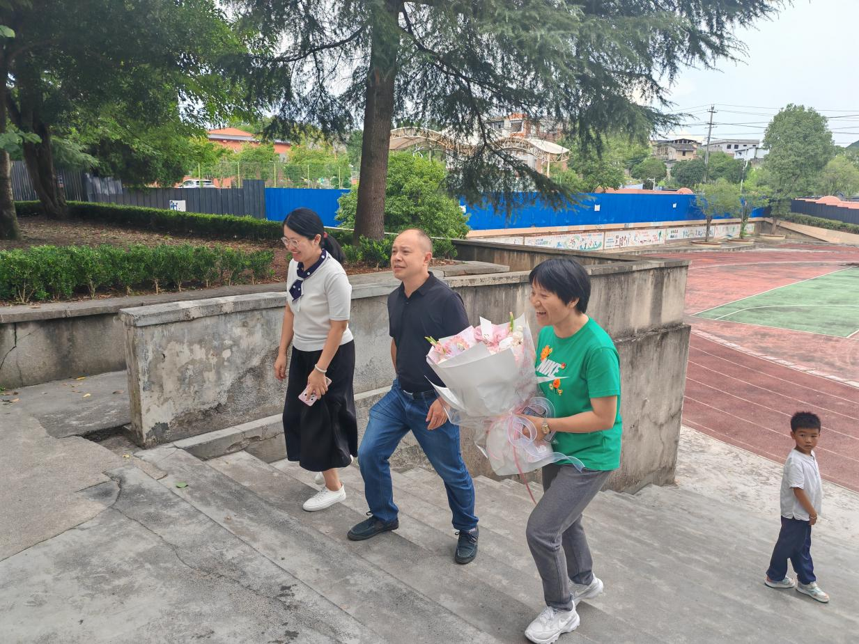 井城街道：情满教师节 关怀润师心