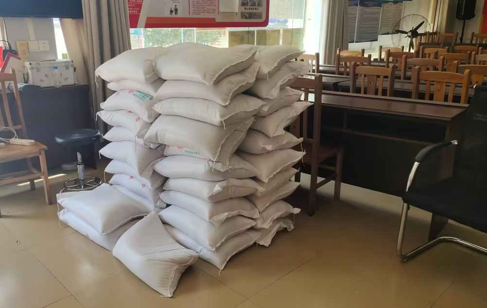 井城街道城东社区：救济粮食送上门 暖心行动显担当