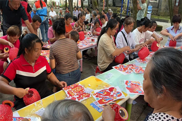 麻尾镇铁路社区：开展“中秋共团圆·社区心相连”爱老敬老助老活动